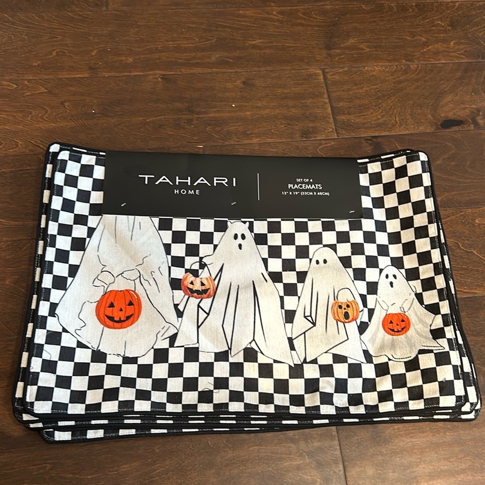 Tahari Set Of 4 Placemats New Ghost With Pumpkin Baskets Checkered
